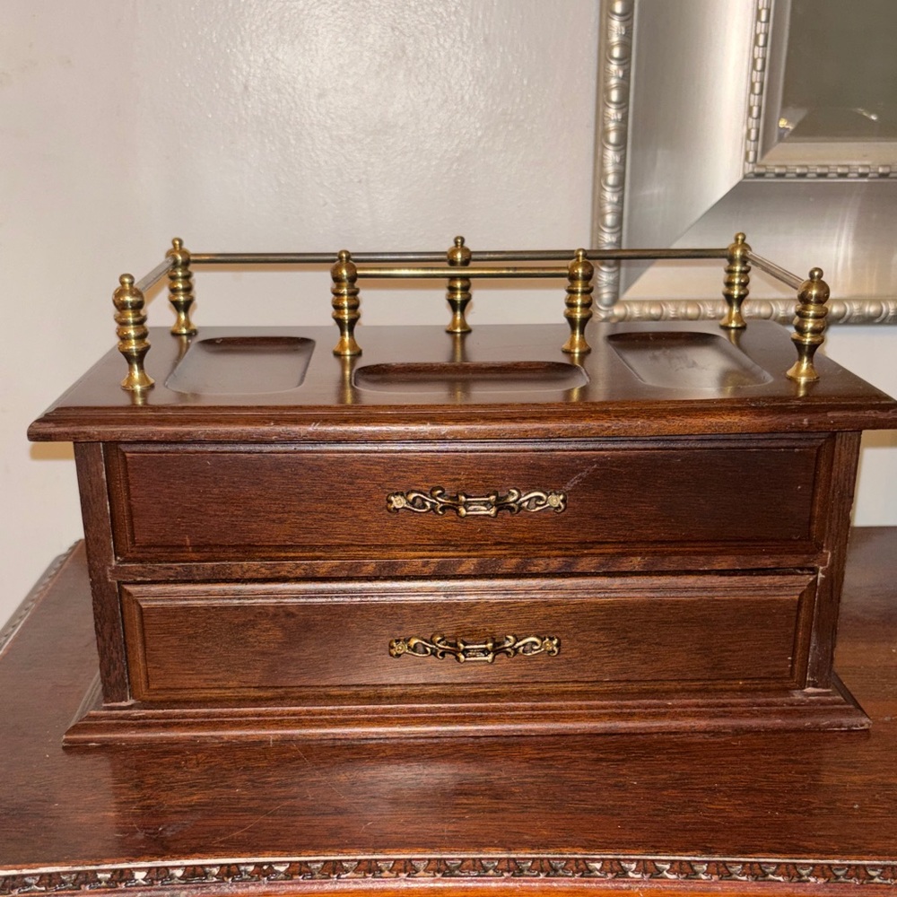 ✨SOLD✨Vintage Wooden Jewelry Box with Brass Accents - Brown